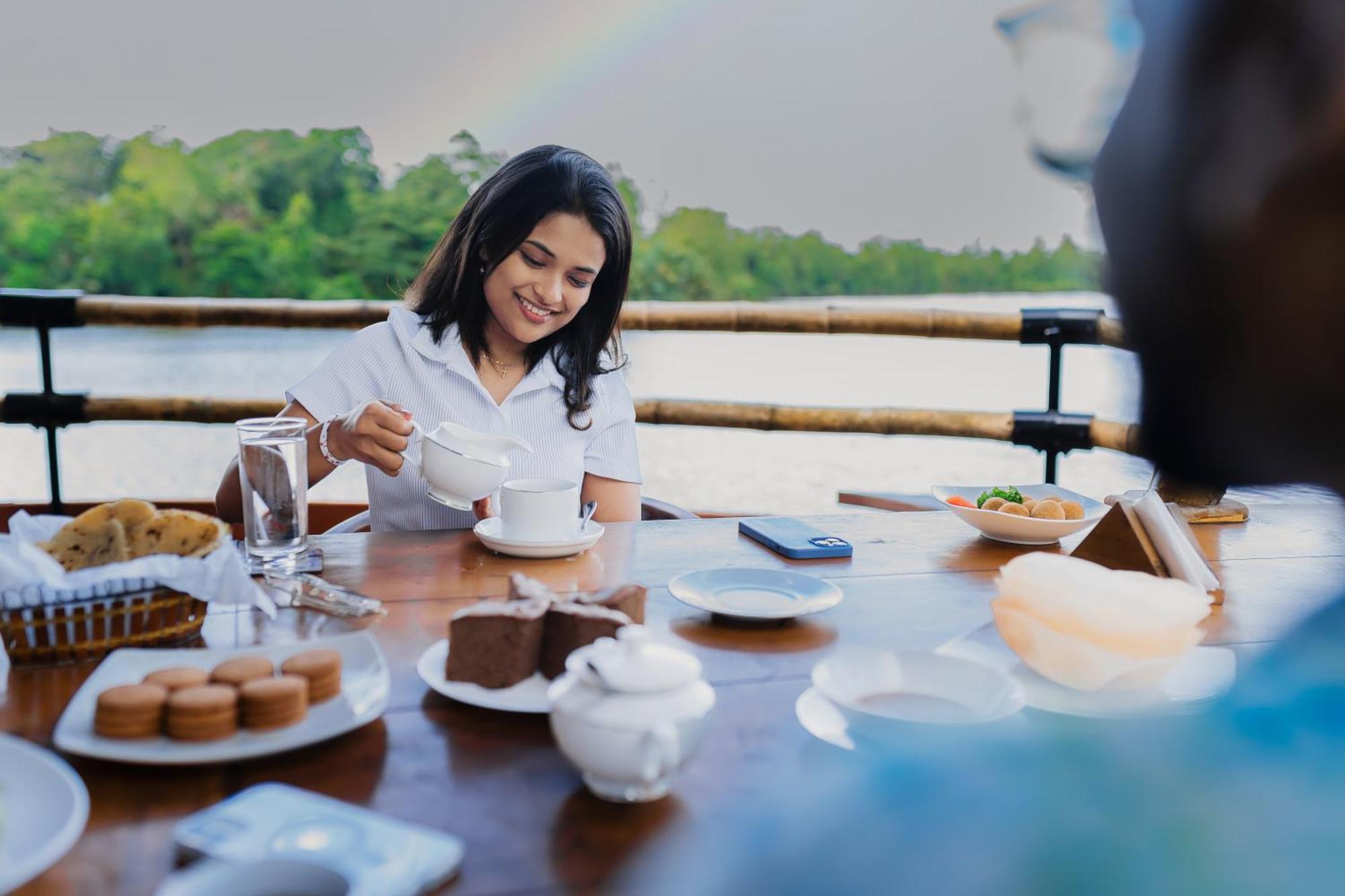 Hotel Yathra Houseboat Bentota Exterior foto