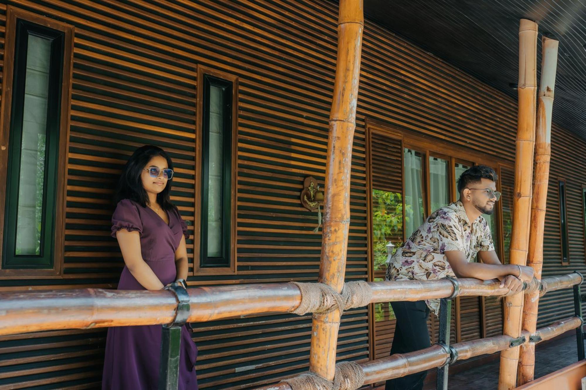 Hotel Yathra Houseboat Bentota Exterior foto