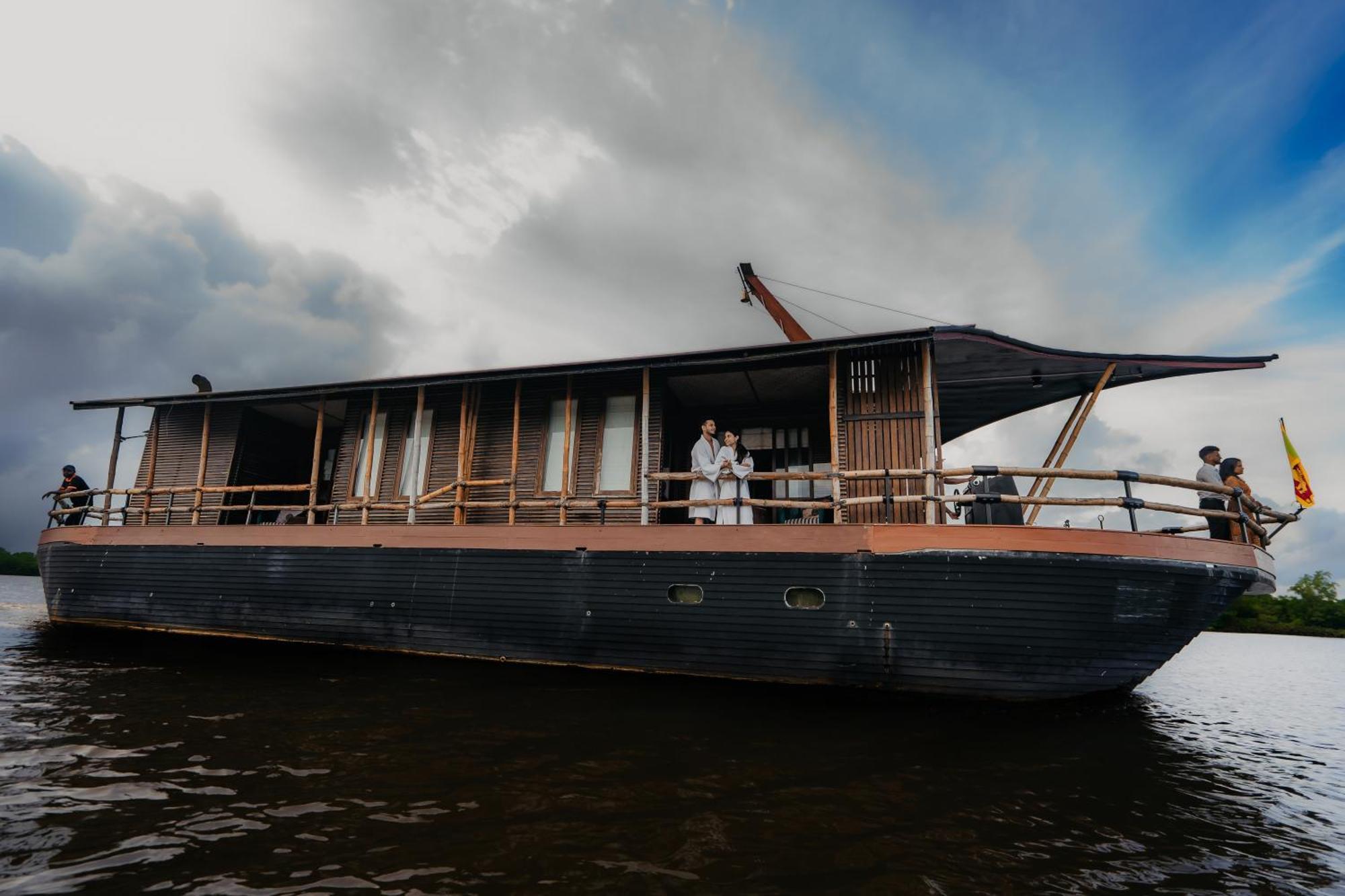 Hotel Yathra Houseboat Bentota Exterior foto